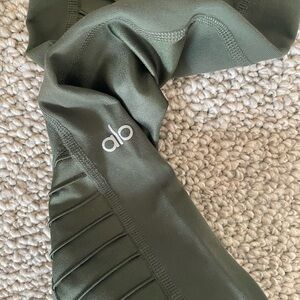 Green Alo Yoga Leggings